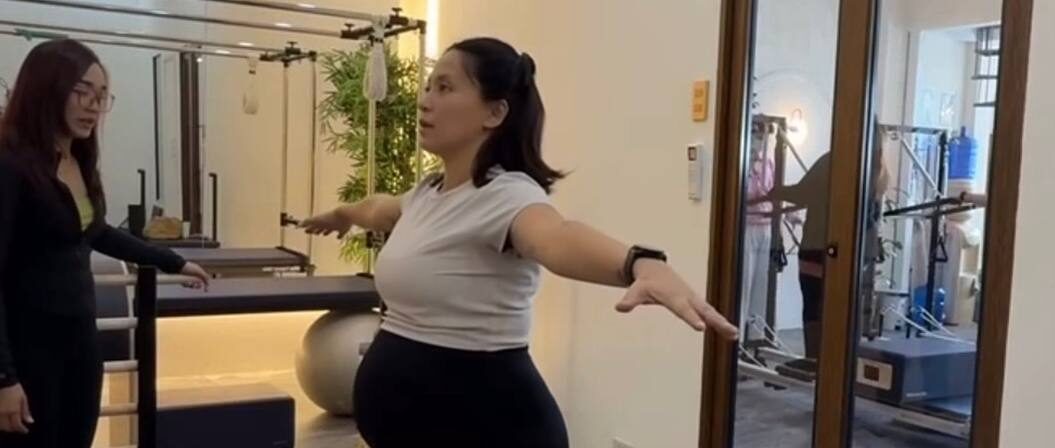 Channeling Your Inner Joyce Pring: 5 Ways to Stay Strong and Flexible at 34 Weeks Pregnant